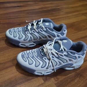 Nike Air Max Plus Drift FV4081 101 Ashen Supportive Sole Size 7.5 NEW GRAY WHITE